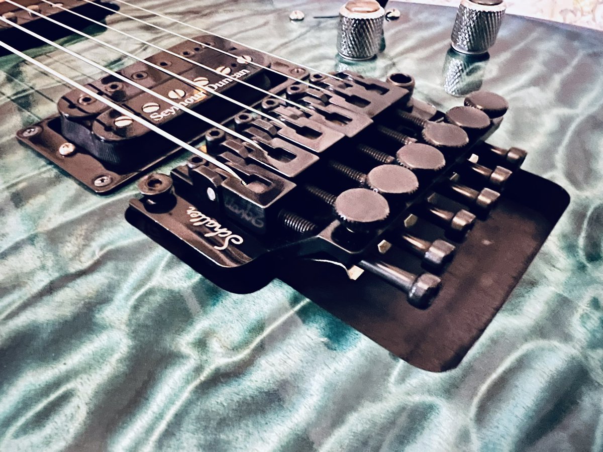 NixxGuitar's tweet photo. プロの仕事ってやっぱ違う。
#シンクロナイズドからフロイドローズへ改造
#3INGuitar https://t.co/kNSm0w62Mx
