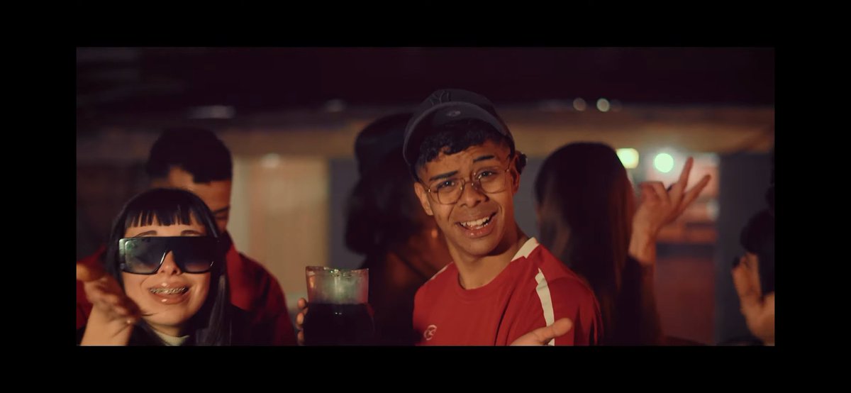 BYairsuar's tweet photo. Cuando el contenido de tu nuevo videoclips pasa a ser moda pero no te lo reconocen. https://t.co/T7ERgq9oBa https://t.co/8aESy7fn4j