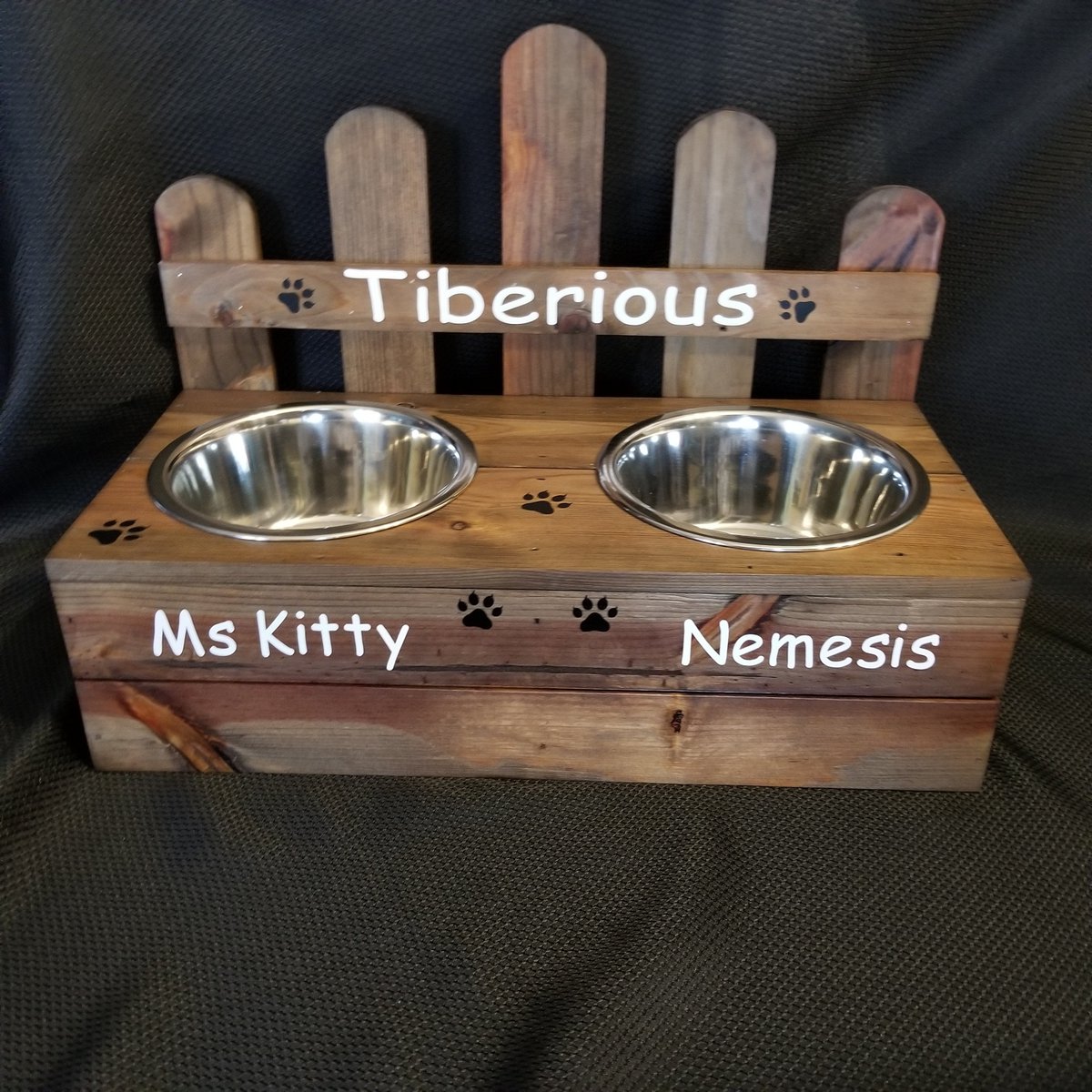 MagicReclaimed's tweet photo. Excited to share the latest addition to my #etsy shop: Small Elevated Dog Bowl Stand https://t.co/IaydEaByMC #dogbowlstand #wooddogbowlstand #catfoodbowl #catbowlstand #catfoodbowlstand #dogfoodstand #smalldogfeeder #dogbowlstandwood #catfoodstand https://t.co/xdidQ0nnZj