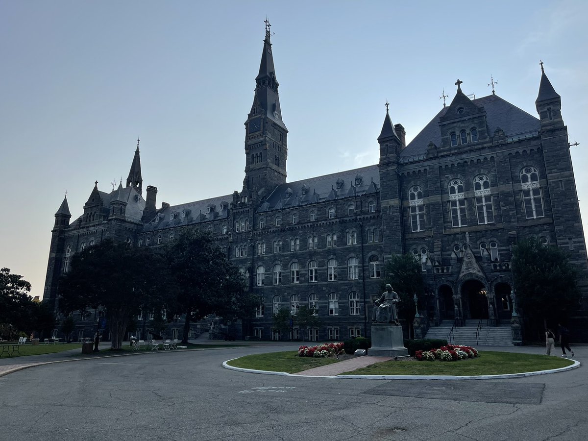 Grateful to have gone on my first official visit to Georgetown University. Thank you Coach McKenzie for having me. <a href="/HoyasTrackXC/">Georgetown Track & Field / XC</a>