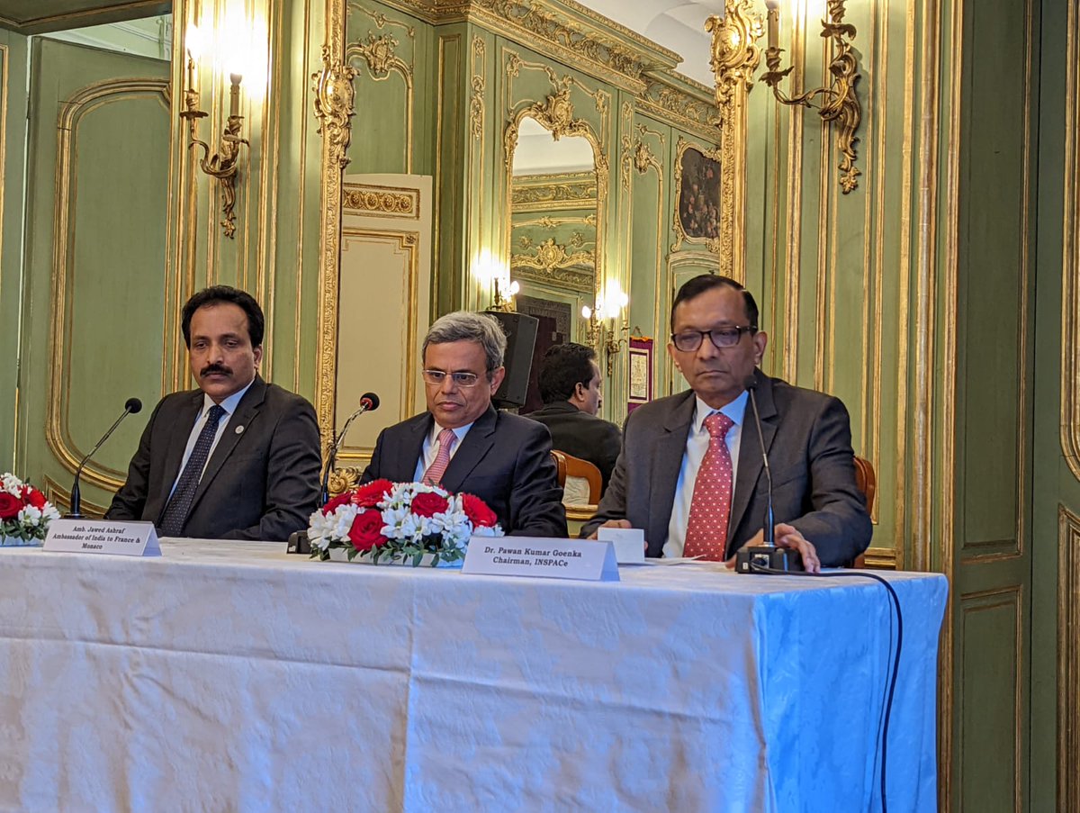 isro's tweet photo. HE Mr. Jawed Ashraf, Ambassador of India to France and Monaco, Chairman, ISRO, Chairman, @INSPACeIND
interacted with over 25 Indian/foreign OEMs, startups &amp; corporates at @IACParis2022. Dr. Goenka, Chairman, IN-SPACe moderated the interaction. DOS/ISRO officials also participated https://t.co/k1JkHfxIO8