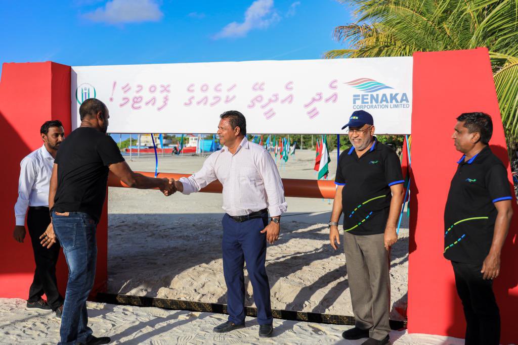 TeamFenaka's tweet photo. ގދ.ވާދޫގެ ރައްޔިތުންގެ ފުރިހަމަ ބައިވެރިވުމާއެކު އެރަށުގައި ބޭއްވުނު ޚާއްޞަ ރަސްމިއްޔާތެއްގައި ރަށުގެ ނަރުދަމާ ޤާއިމް ކުރުމުގެ ޢަމަލީ މަސައްކަތް ފަށައިފި. https://t.co/Gw6PFPoxjR