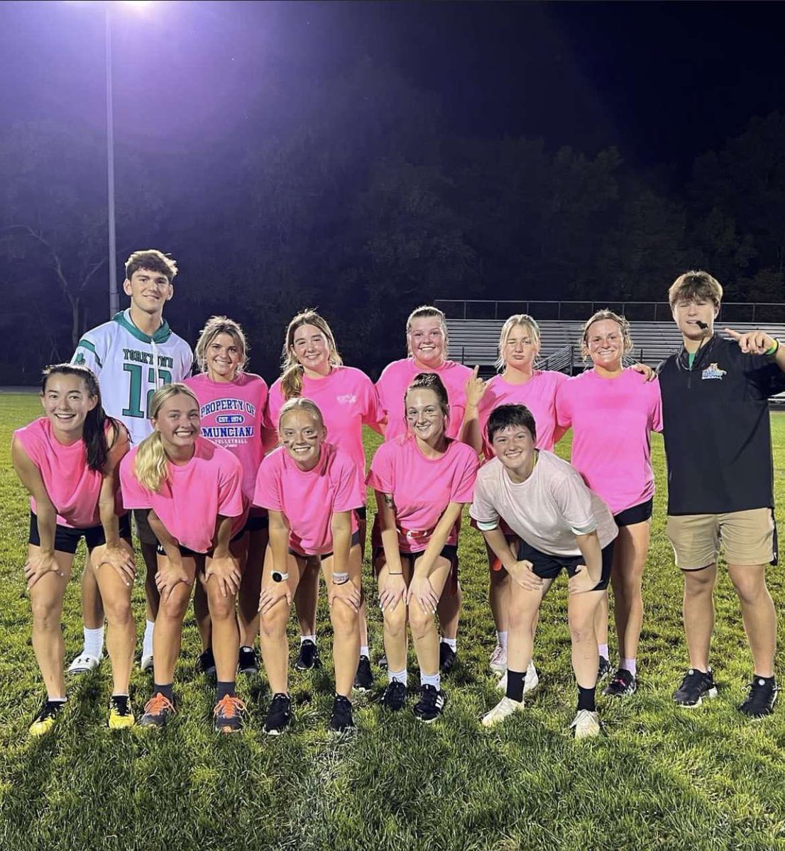 samstinson30's tweet photo. turn up for the junior girl powderpuff champions! taking a 30-6 win against the the sophomores and a 26-0 win against the seniors🔥 https://t.co/Sw3bYyxf00