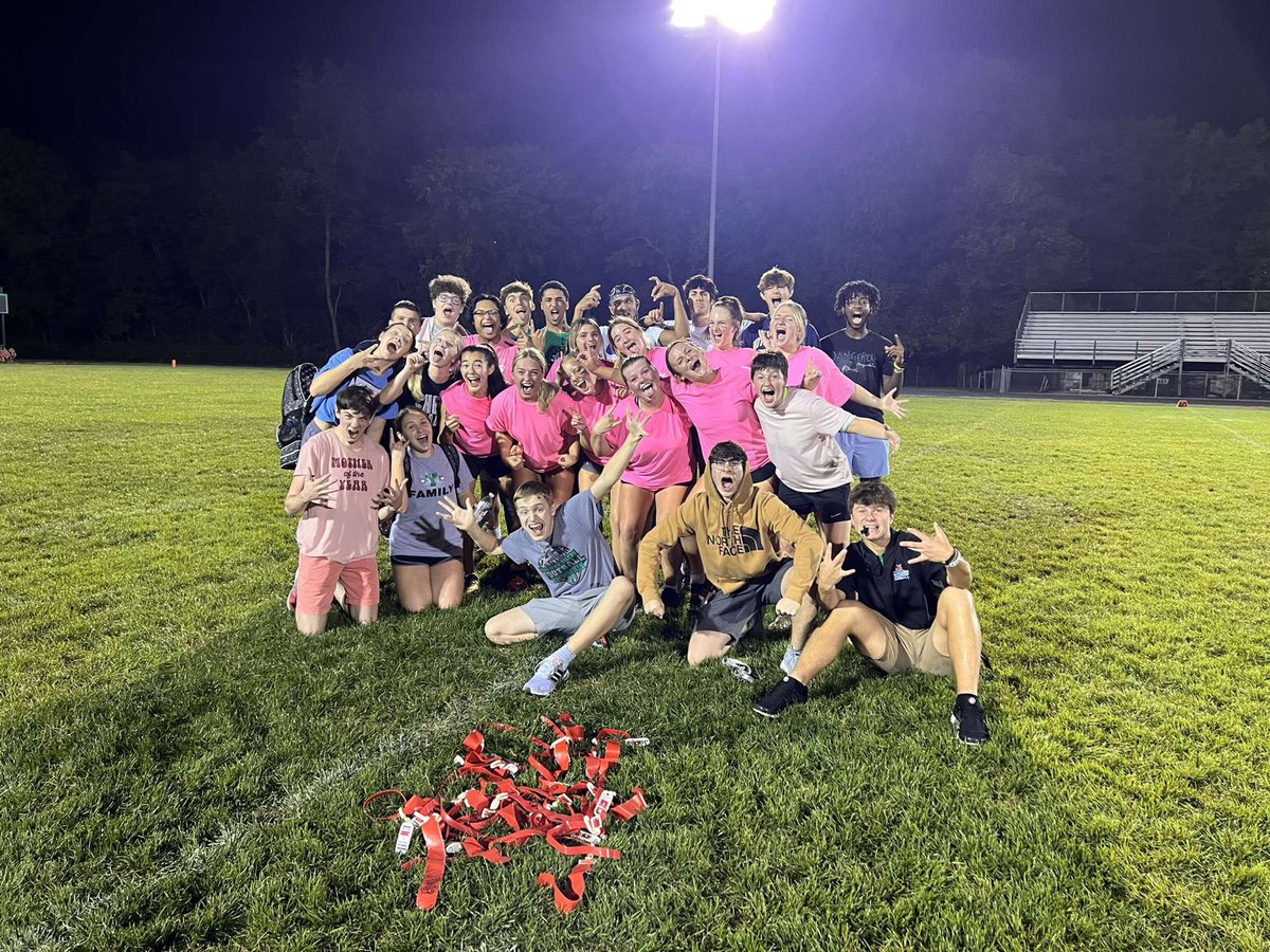 samstinson30's tweet photo. turn up for the junior girl powderpuff champions! taking a 30-6 win against the the sophomores and a 26-0 win against the seniors🔥 https://t.co/Sw3bYyxf00