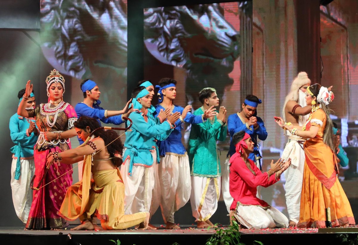 BroadwayRamlila's tweet photo. कहीं देखी है ऐसी रामलीला?

Witness the Most demanded Ramlila of the year.

#BroadwayRamlila #SampurnaRamayana https://t.co/3J2GUfkC5j