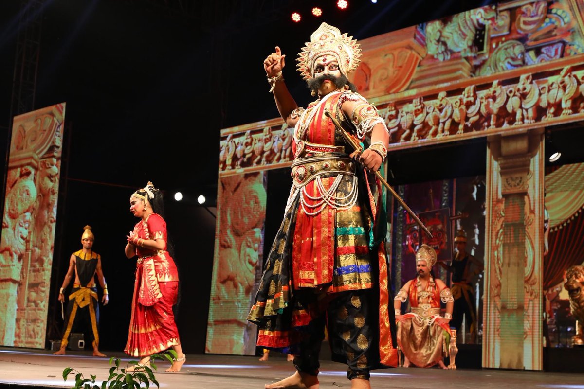 BroadwayRamlila's tweet photo. कहीं देखी है ऐसी रामलीला?

Witness the Most demanded Ramlila of the year.

#BroadwayRamlila #SampurnaRamayana https://t.co/3J2GUfkC5j