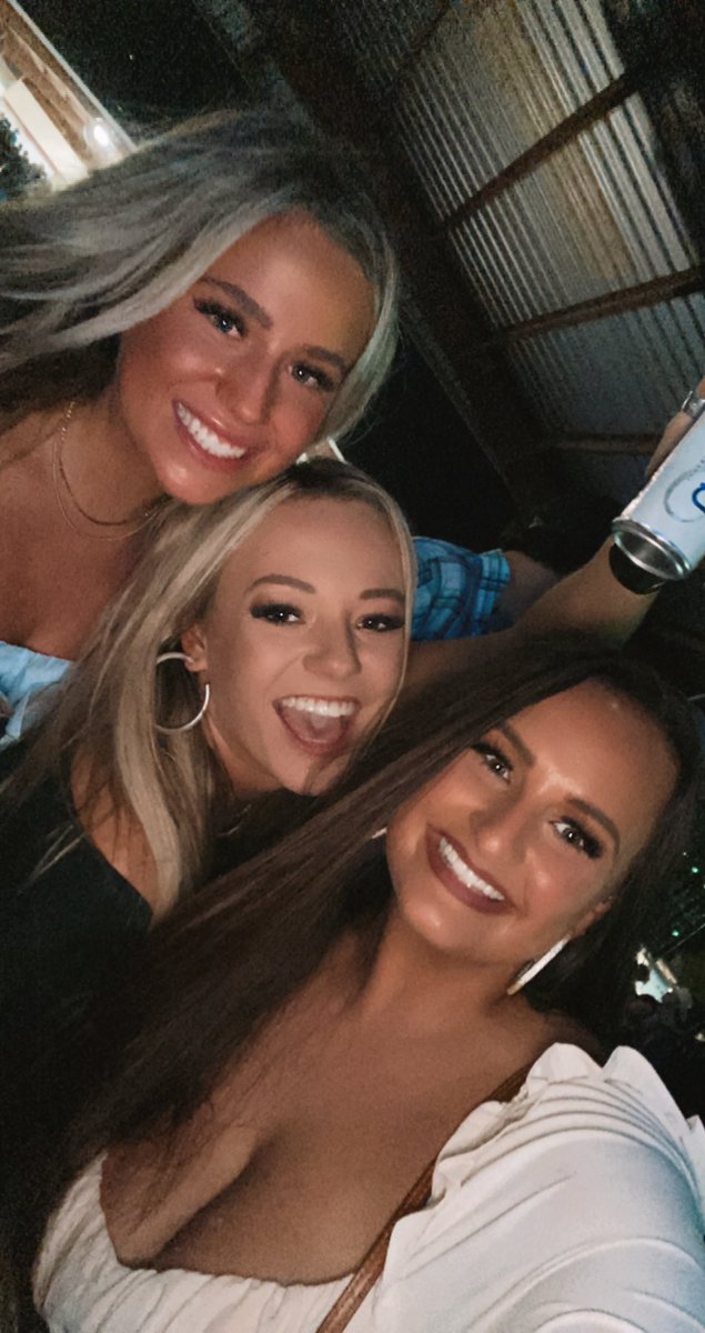 JessicaJuvinall's tweet photo. What you see may just be a couple girls having a good time, but what I see is a girl who found herself again and couldn’t stop smiling for the first time in awhile. So grateful for @rspies02 for being my rock and always making me feel at home 💕 https://t.co/CTsXt6VgcD