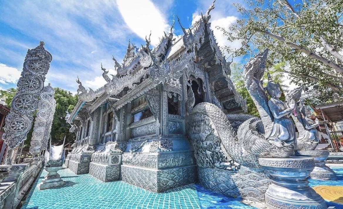 RandomAsia's tweet photo. Beautiful silver temple in Chiang Mai✈️🌄🌅🌾🌼 3 days 2 nights only 2,123 Baht 

More details: https://t.co/Ip1CUYcqhk

#randomtravelasia #Thailand #chiangmai #nature #holiday #takeabreak #Watsrisuphan #culture #silvertemple https://t.co/3Tv4z16GHY