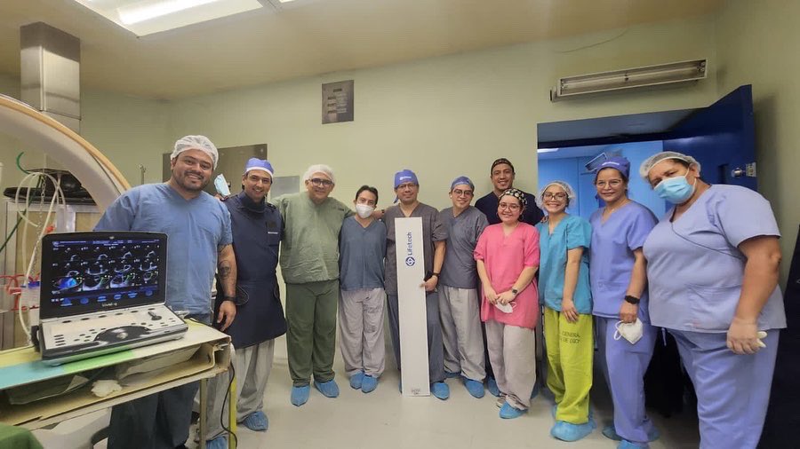 La mañana del 15 de septiembre un equipo multidisciplinario del Hospital General San Juan de Dios, liderado por médicos especialistas y subespecialistas, llevaron a cabo un procedimiento intevencionista percutáneo a una paciente de 28 años,