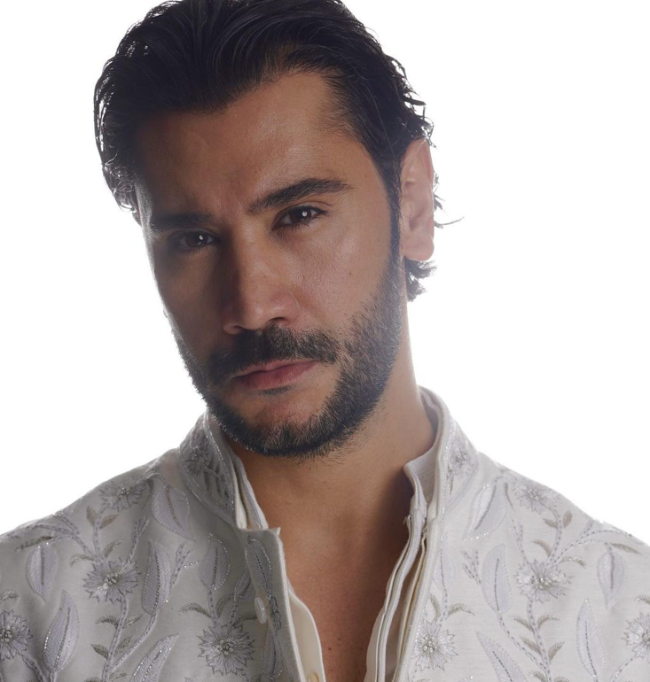 #UğurGüneş Koridor dizisinden ayrıldı!
Birsen Altuntaş'ın haberine göre, Bozdağ Film’in TRT için hazırladığı ''Avcı'' kod adlı diziyle prensipte anlaştı. Yönetmenliğini Can Emre yapacak ve dizinin ismi sonradan değişecek.
Tercihin ne olursa olsun biz aynı heyecanla bekliyoruz🍀❤️