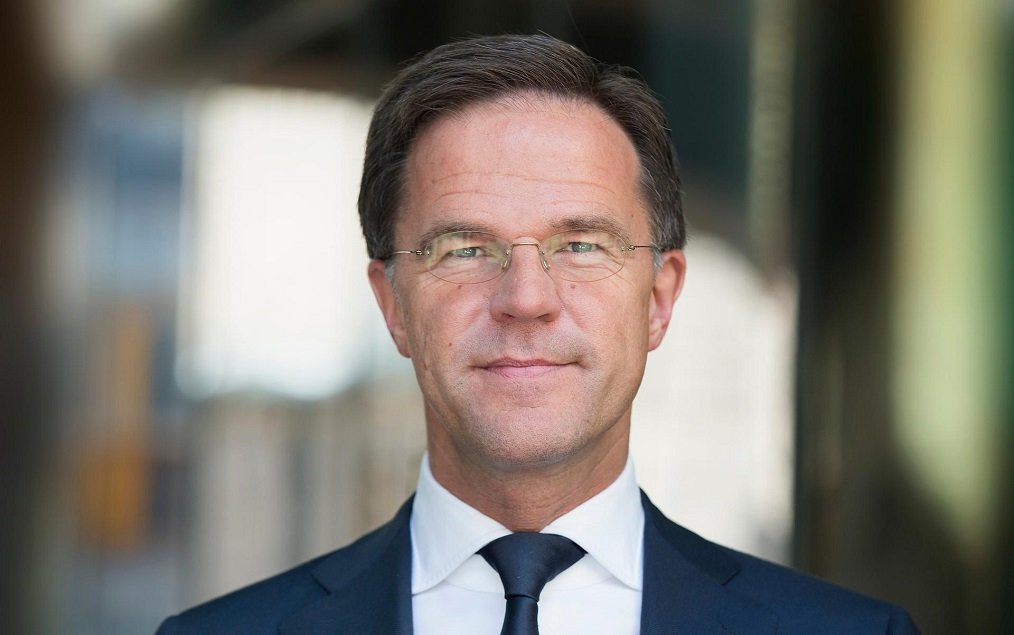 Ik ben Mark Rutte. Minister President van Nederland.
Ben een trotse vader van geen kinderen.
12 jaar lang heb ik mijn land verraden, belogen, bedrogen, misleid en kapotgemaakt.
Iedereen haat me dus moet ik weg!
#RutteMoetWeg