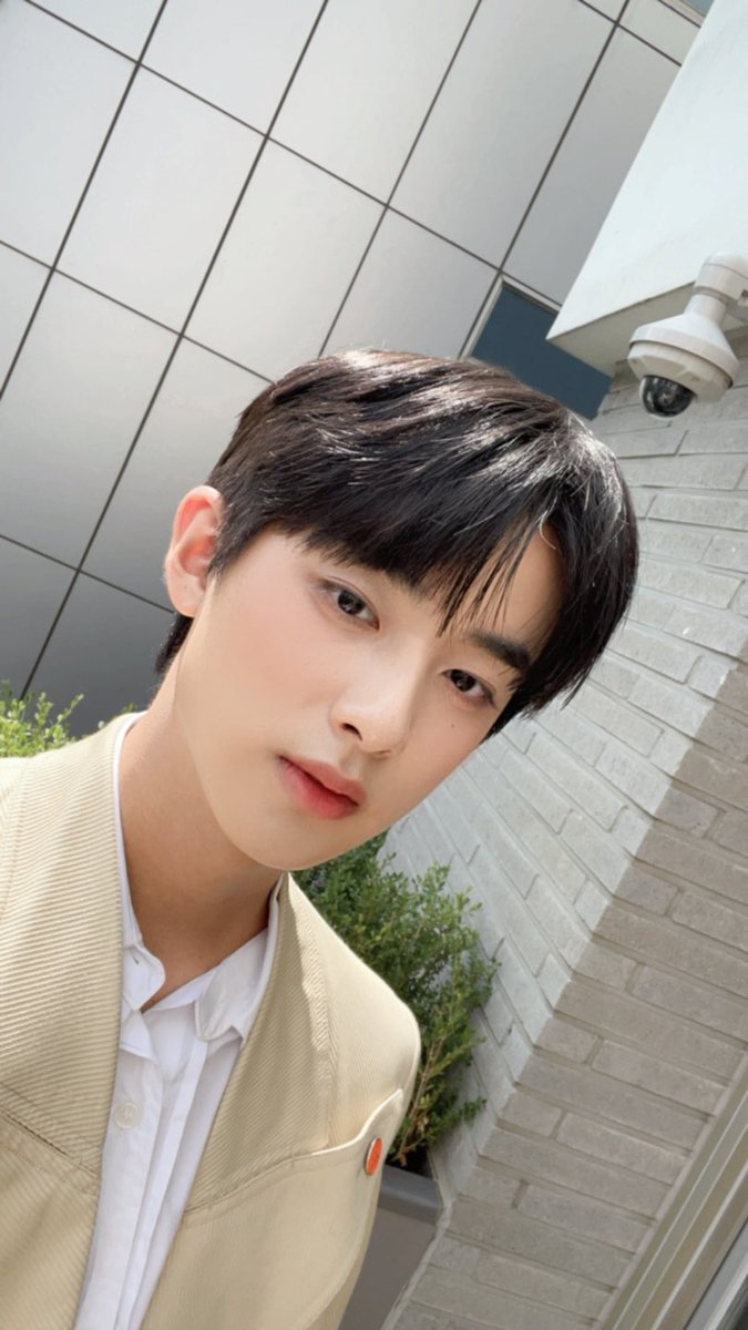 minkyu_0312's tweet photo. [💌PHOTO] 얼굴 천재 이재민
우리 민규💖 제작발표회 모두 잘 보셨나요❔
 매주 수요일 오후 5시❗️ ‘청춘블라썸’ 많은 사랑 부탁드립니다❤️  #김민규 #민규 #KIMMINKYU #청춘블라썸 #이재민 https://t.co/14apbf1Cio