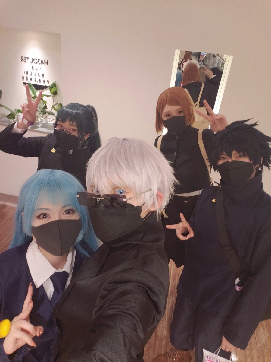 ruru_kscha's tweet photo. 手前2人デキてるみたいなこれ、めちゃ好きww😹 https://t.co/zyTMWMjM3C