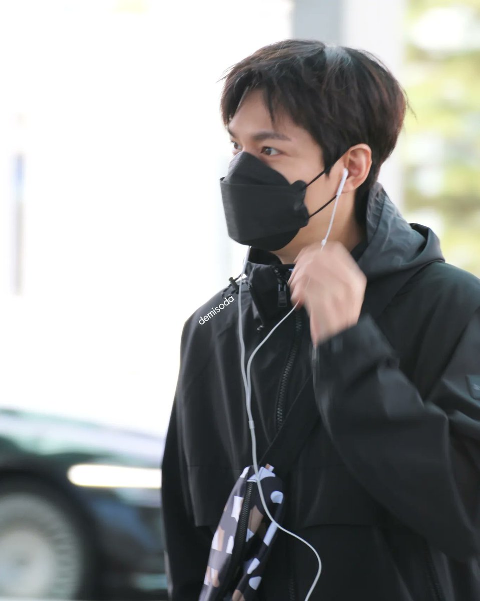 kkirigun's tweet photo. #이민호#출국 https://t.co/hMn3DyQ6y7