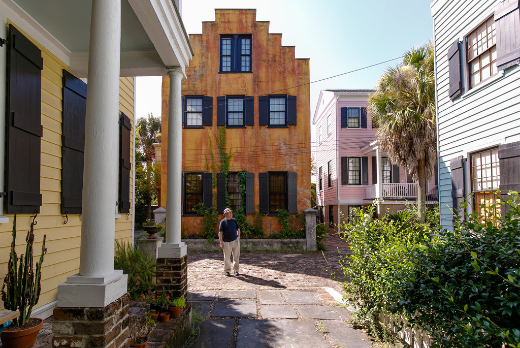 Cobylefko's tweet photo. I'm in awe of the exceptional quality of so many new developments in Charleston, like Tully Alley, pictured below.

Charleston embraces the spirit of optimism. Though it has no shortage of terrific historic places, it pushes forward boldly, not content to rest on its laurels. https://t.co/TyicDvTtLa