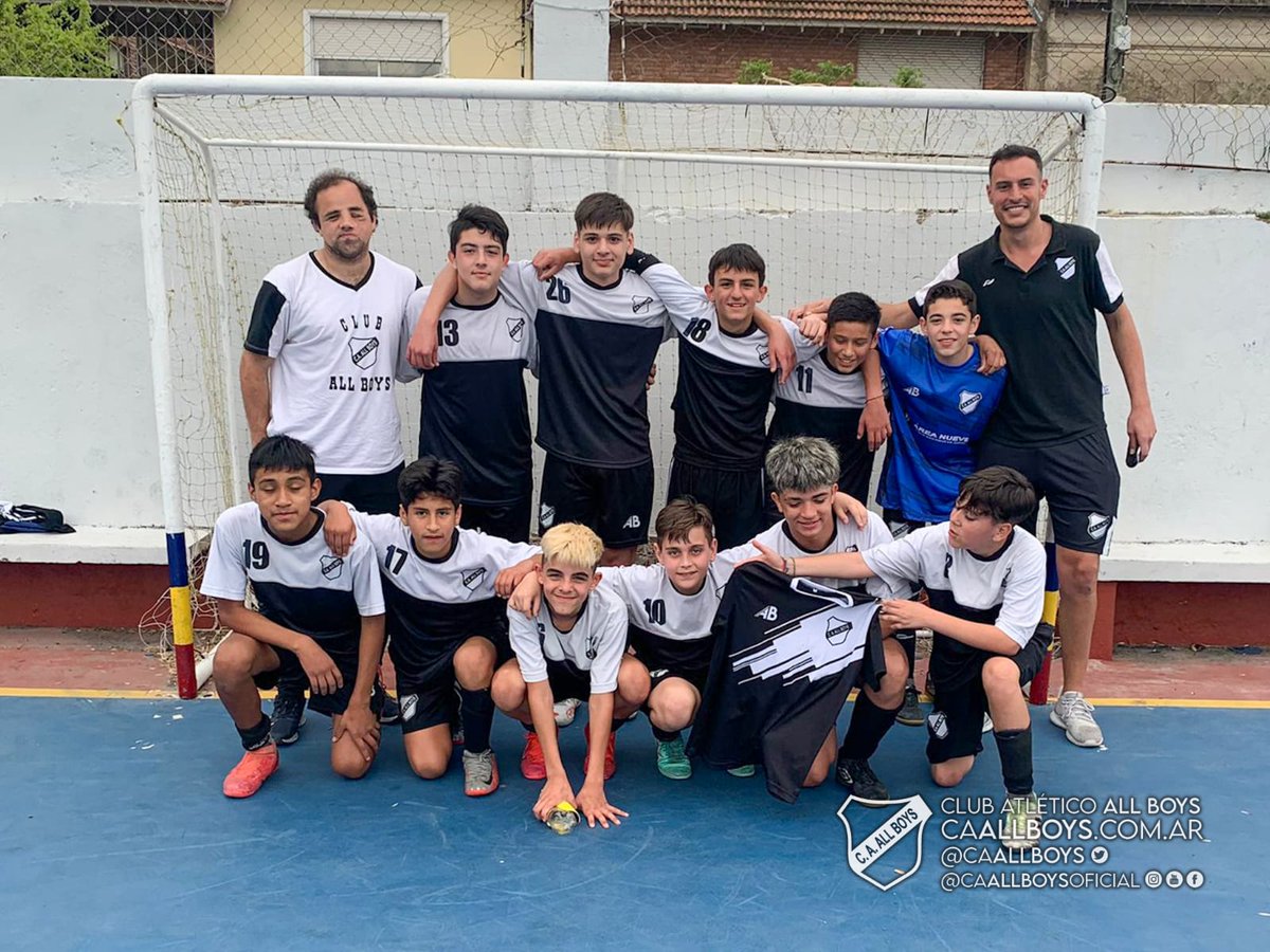 caallboys's tweet photo. [FUTSAL MASCULINO] ⚽ #AllBoys le ganó 5-2 a #IpaFutsal 🍺 por la @LigaBafi 

👦🏻 Inferiores 
⬆️ 3ra 2-1 
⬆️ 4ta 1-0 
➡️ 5ta 3-3 
⬆️ 6ta 13-0 
⬆️ 7ma 2-0 
⬆️ 8va 3-1 

⚪⚫⚪ #VamosAllBoys ⚪⚫⚪ https://t.co/Crm1vDptGt