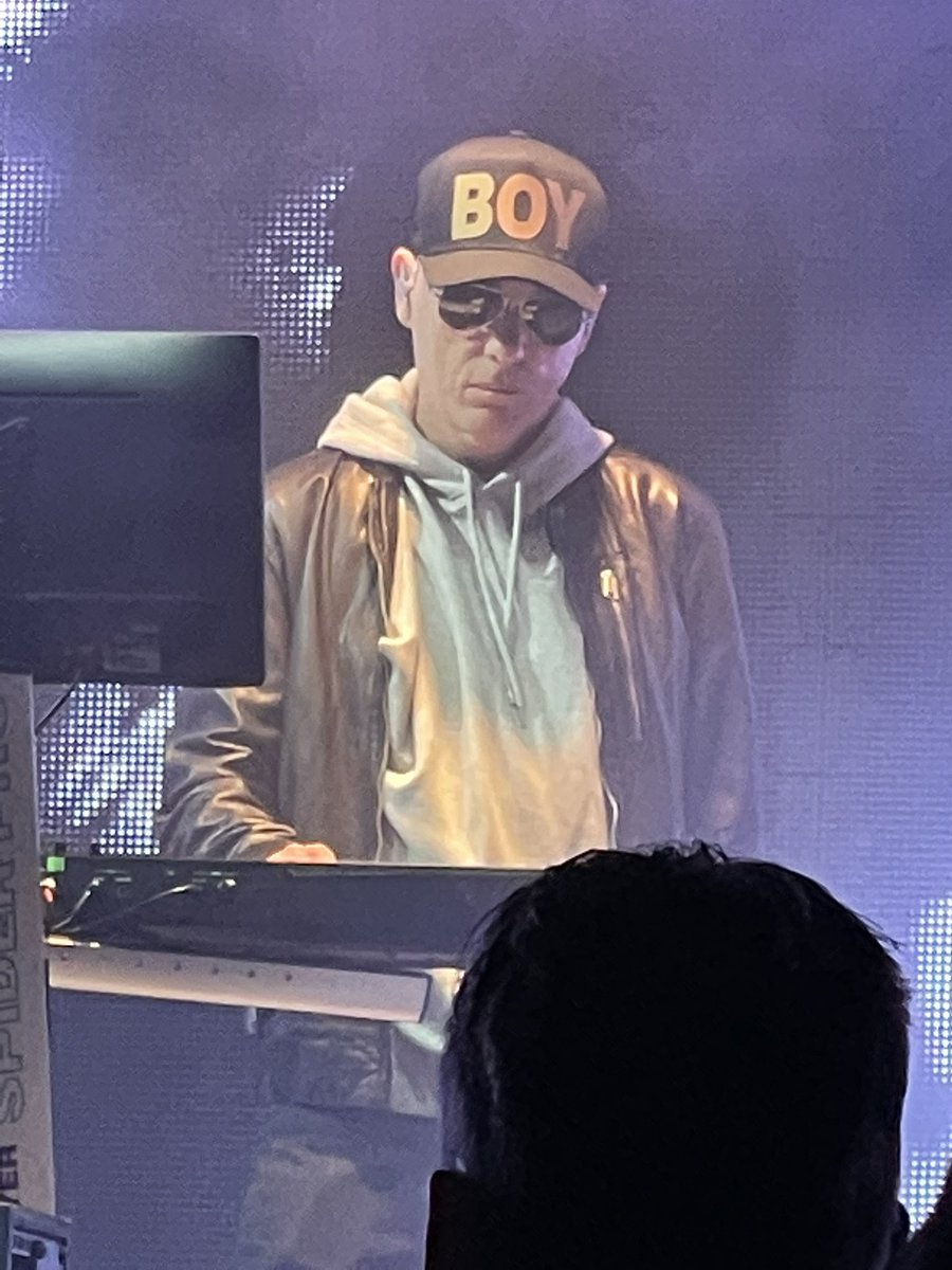 benaddictc's tweet photo. Boston Unity Tour tonight.
Awesome. Awesome. Awesome.
#unitytour https://t.co/O2SqT9L2eg