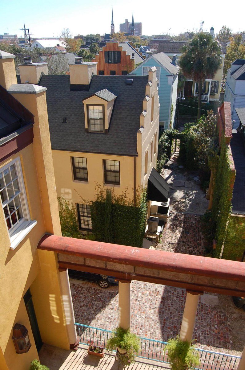 Cobylefko's tweet photo. I'm in awe of the exceptional quality of so many new developments in Charleston, like Tully Alley, pictured below.

Charleston embraces the spirit of optimism. Though it has no shortage of terrific historic places, it pushes forward boldly, not content to rest on its laurels. https://t.co/TyicDvTtLa
