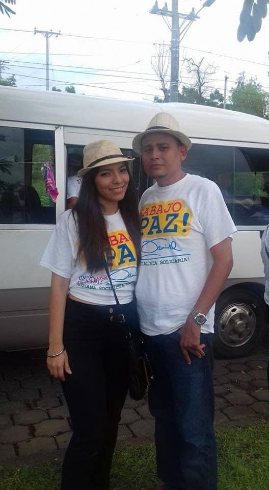 Flordemicolina1's tweet photo. Dalia Morales Cerda y su esposo el paramilitar trabajador del INTECNA/Granada Ronald Mora Barboza se encuentran desde junio en Newark New Jersey pidiendo asilo asiendose pasar por perseguidos políticos donde ellos fueron quienes persiguieron a nuestros hermanos azul y blanco https://t.co/arsFGOYCGq