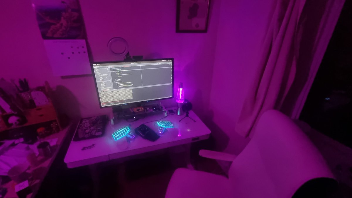 tabsnspacesHQ's tweet image. As requested by @devinbgoble here is your personalised TnS twitter content. @ZackerTheHacker &apos;s battlestation ready for some late night hacking!!