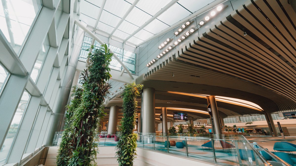 ChangiAirport's tweet photo. Terminal 2’s Departure Hall (southern wing) opens on 11 Oct 2022! Here’s a first look at the terminal, which features a contemporary design inspired by natural elements 🏔️ https://t.co/xgo0QHMAjQ