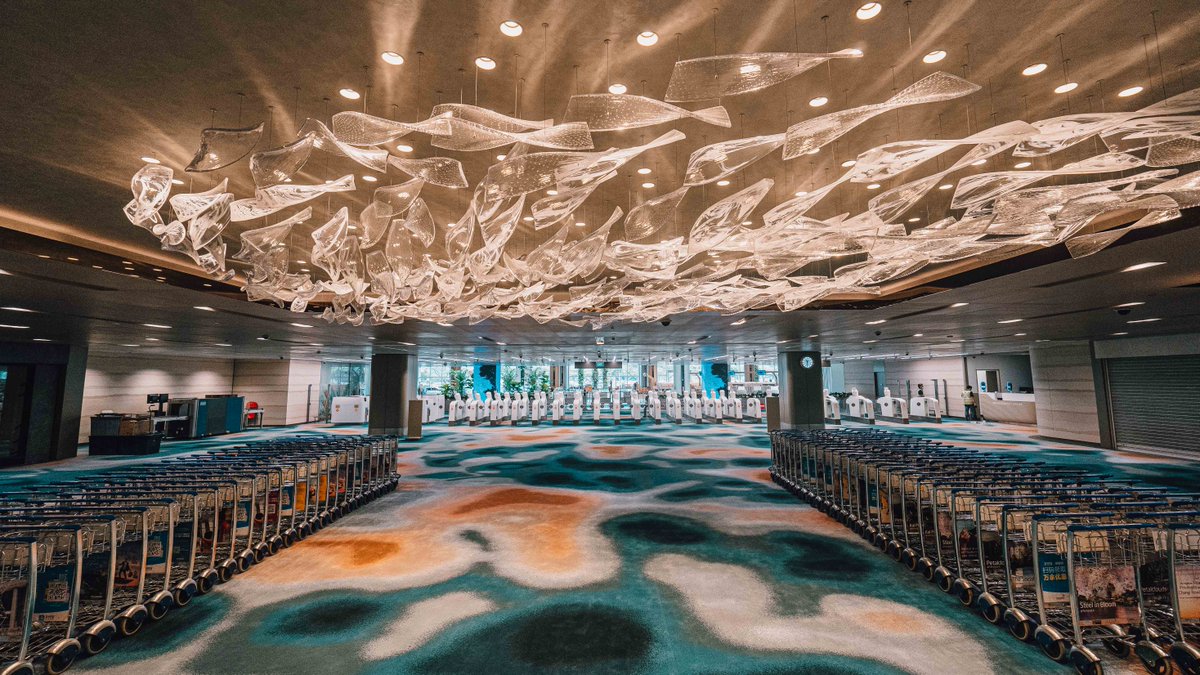 ChangiAirport's tweet photo. Terminal 2’s Departure Hall (southern wing) opens on 11 Oct 2022! Here’s a first look at the terminal, which features a contemporary design inspired by natural elements 🏔️ https://t.co/xgo0QHMAjQ