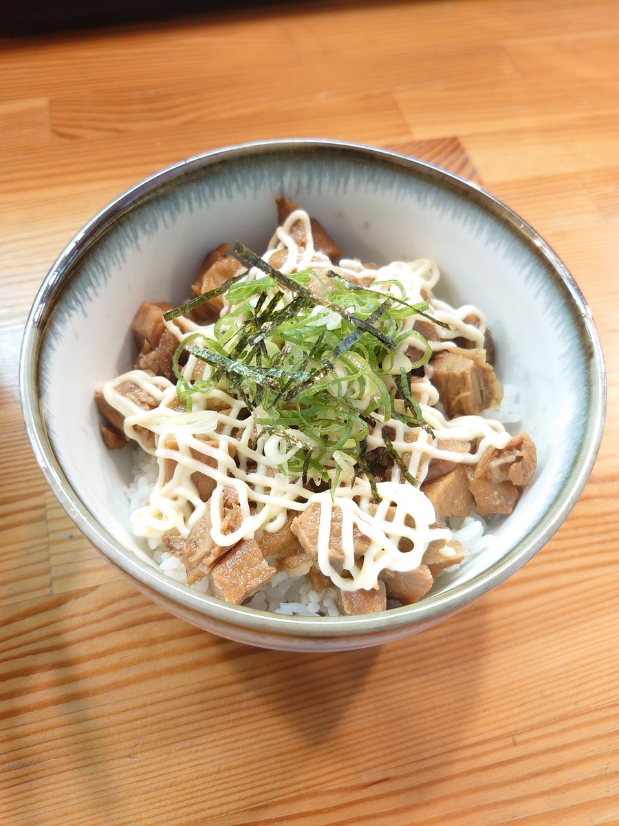 raaaaachu's tweet photo. わ河馬 濃厚鶏白湯らーめん チャーマヨ丼
白髪ネギと麺の香りが絶妙に合う
いつきてもブレない味、安心感があります😉 https://t.co/Y7hm4PpiL8