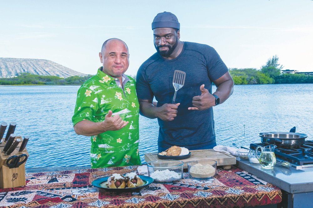 MidWeekHawaii's tweet photo. . @StephenHillActs shares a delicious recipe for North Carolina-style chili slaw βDurham dogs" on page 34 of our 9/14 issue.
Photos by Ruben Carrillo and Ryan Sakamoto
#midweekhawaii #hawaii #stephenhill #durhamdogs #durhamdog @cookinghawaiian https://t.co/A38KU0P5zu
