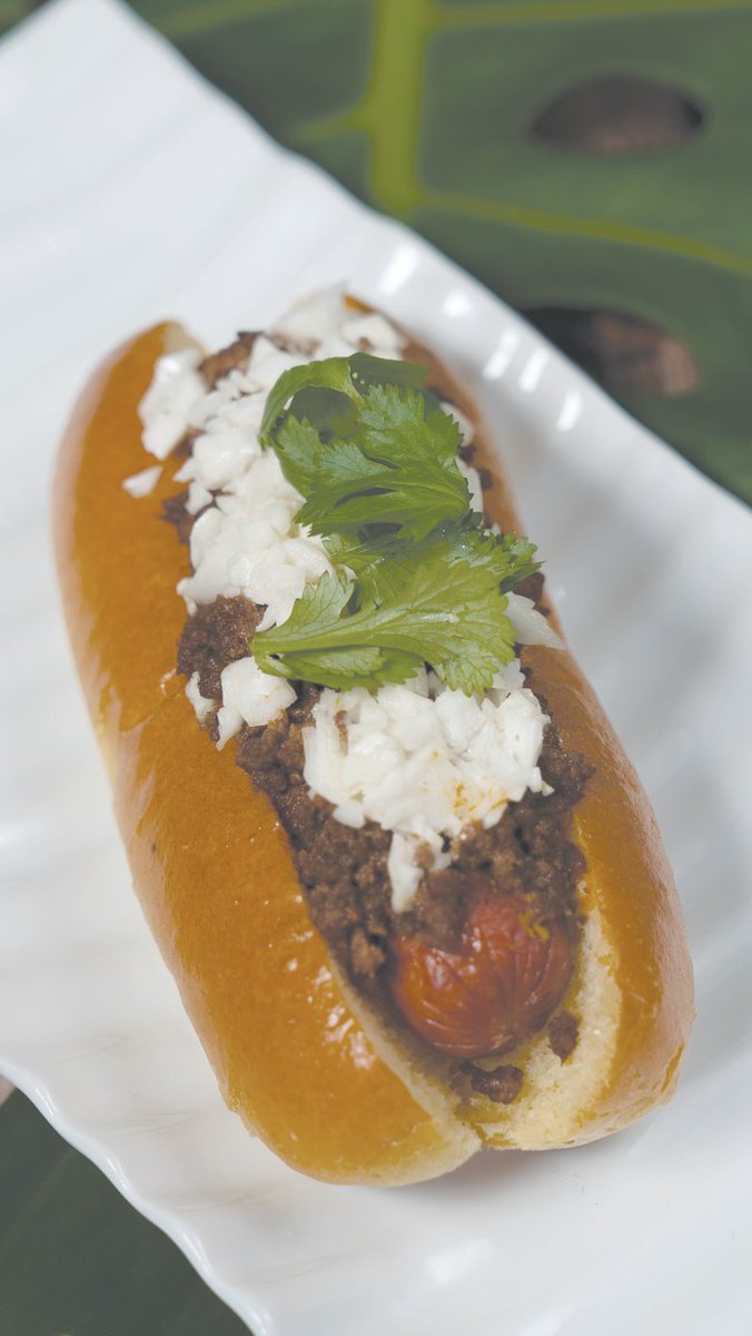 MidWeekHawaii's tweet photo. . @StephenHillActs shares a delicious recipe for North Carolina-style chili slaw βDurham dogs" on page 34 of our 9/14 issue.
Photos by Ruben Carrillo and Ryan Sakamoto
#midweekhawaii #hawaii #stephenhill #durhamdogs #durhamdog @cookinghawaiian https://t.co/A38KU0P5zu