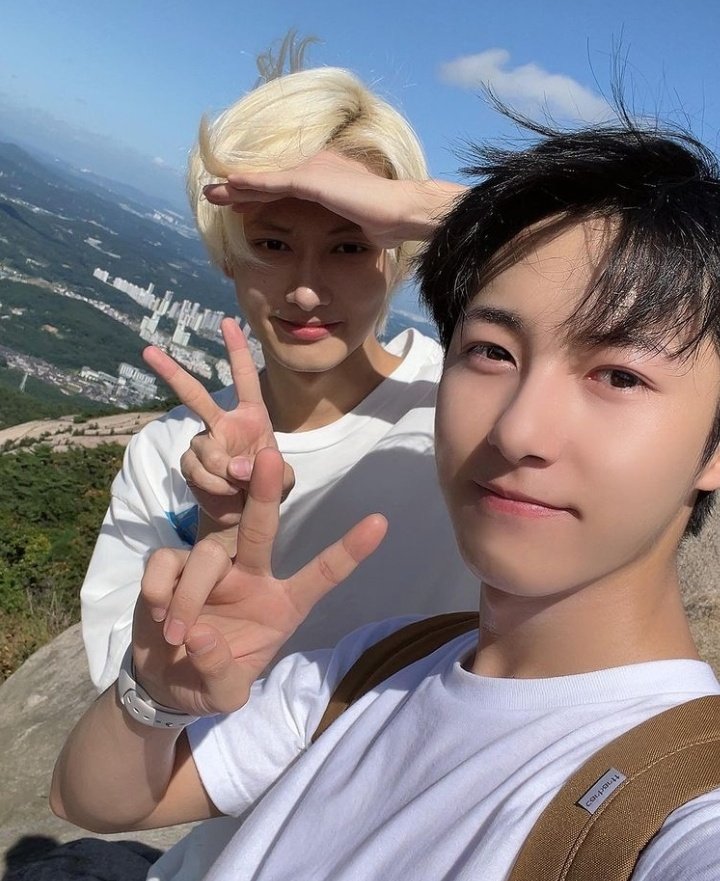 woozyosm's tweet photo. Renjun and Junhui. we won~ https://t.co/V8GdqSpvC5