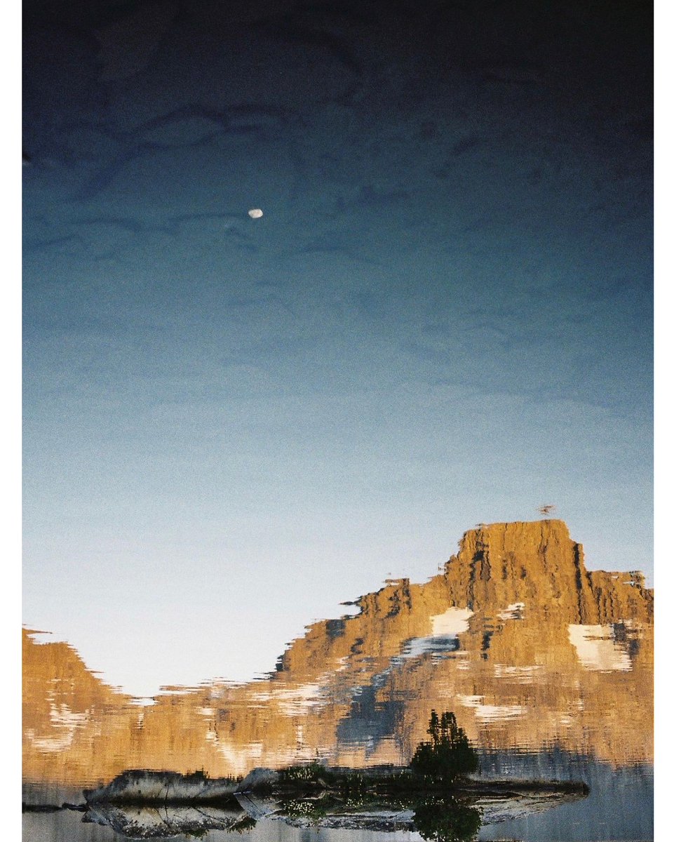gaku10's tweet photo. 🇺🇸

lake surface

#johnmuirtrail #lakesurface
#analogphotography #pct  #nikonf3 #onfilm #analoguemountains #山とフィルム #alliseemag #wildernessculture #nature #naturehike #stademagazine #travelalberta #チャンプカメラ 

2022/Jul. https://t.co/7ayDIbBGhy