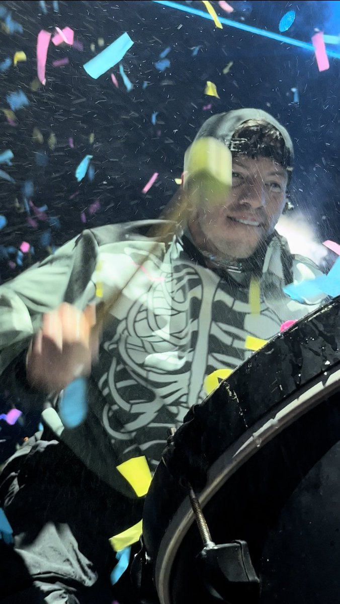 pjsmittyy's tweet photo. truly could not have asked for a better first show in the pit. you guys rock @twentyonepilots https://t.co/GrZcJva3JA