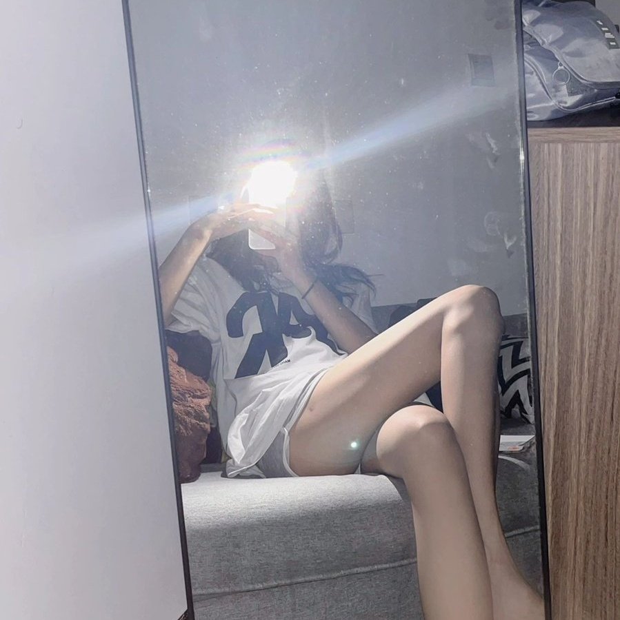 안녕하세요^^ 

부끄럽지만 저번에 오프만남하게된 남성분과 관계중 영상을 촬영했어요^^

남성분과 얘기를 했고, 팔로워들 몇명에게 영상을 보내주려고 합니다^^

1시간 정도 다소 지루할수도있지만,
예쁘게봐주세요^^