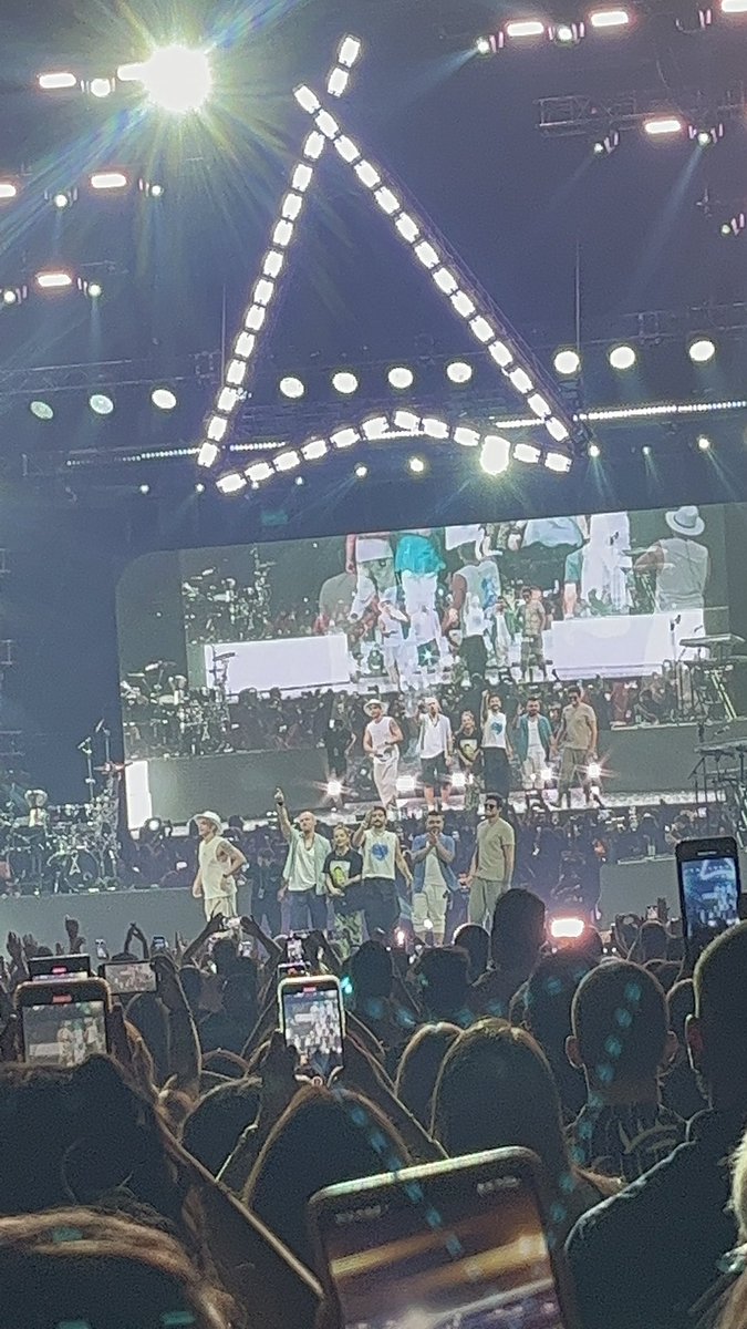 DerasNemesis's tweet photo. Camilo - De Adentro Pa Fuera Tour 2022
09/18/2022
🥰Una noche inolvidable⛺️✨ https://t.co/tmPMbmy6Uf