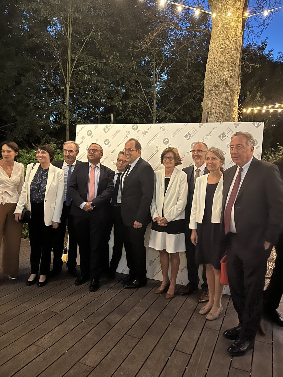 agnesfirmin's tweet photo. Ravie d’avoir participé au dîner de gala @SportetCancer aux côtés des cofondateurs Jean Marc Descotes et Thierry Bouillet pour le projet #Amnios, un lieu de référence pour la pratique physique thérapeutique. https://t.co/aRK2pvX87t