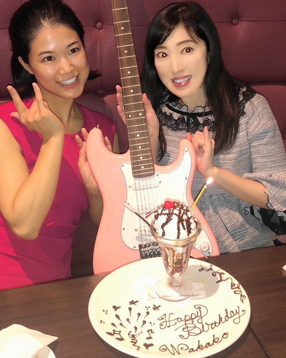wakako0919's tweet photo. #お誕生日
#お祝い
#メッセージ
#たくさん
#ありがとうございました　
#感謝
#justymodels
#やまなし大使
#勝島和歌子
#美人友達
#一緒　
#バースデーパフェ
#バースデープレート 
#とても美味しかった　
#素敵な
#ギター　
#持たせてもらえました
#ハードロックカフェ https://t.co/InGG32P72C