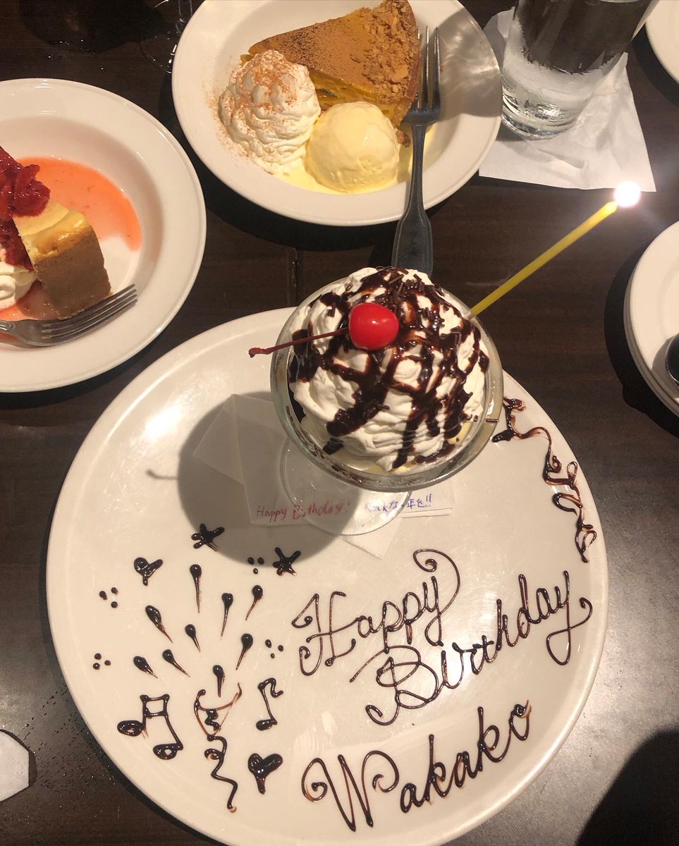 wakako0919's tweet photo. #お誕生日
#お祝い
#メッセージ
#たくさん
#ありがとうございました　
#感謝
#justymodels
#やまなし大使
#勝島和歌子
#美人友達
#一緒　
#バースデーパフェ
#バースデープレート 
#とても美味しかった　
#素敵な
#ギター　
#持たせてもらえました
#ハードロックカフェ https://t.co/InGG32P72C