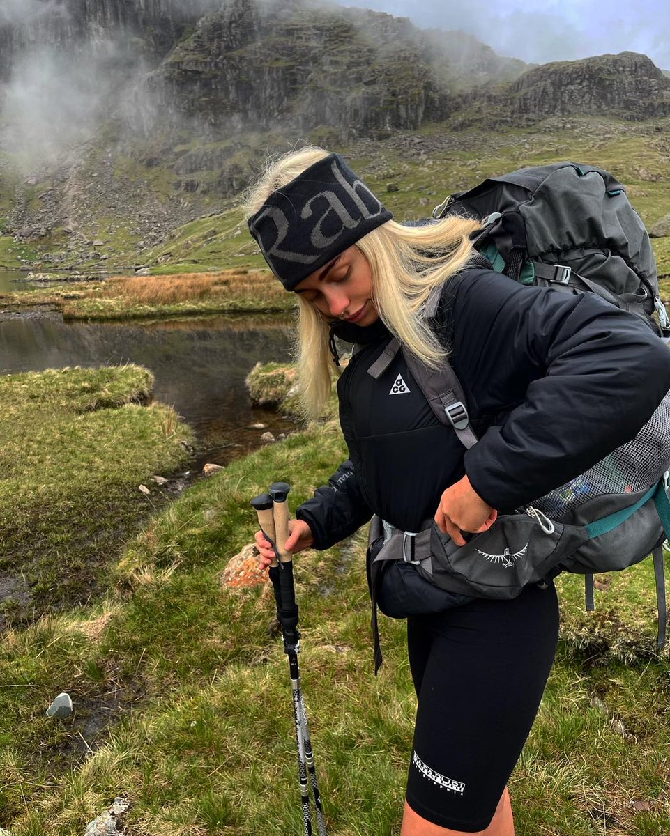 A lot of hikers tout the benefits of using trekking poles, claiming that they help to reduce knee pain. But does this hold true for everyone? 🤔

To learn more, click here: bit.ly/3eReLVV

📸 Photo by instagram.com/loiswaite_/

#hiker #hikingpoles #outdoorgear #hiking