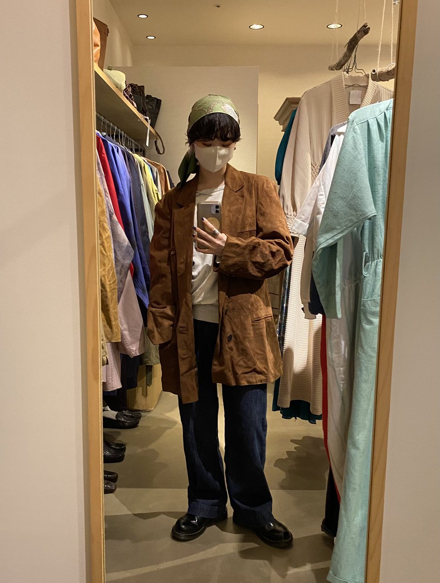 pichet_paseo's tweet photo. こんにちは！
本日もpichet openしております🍁🍂

今回のおすすめは"suède jacket"です！
秋先になると集めたくなるレザーアイテム ◯
ゆったりサイズなので、男性の方にもおすすめです！

他にもレザーアイテム入荷しておりますので、是非お越しください😌 https://t.co/O01mFwnlZY
