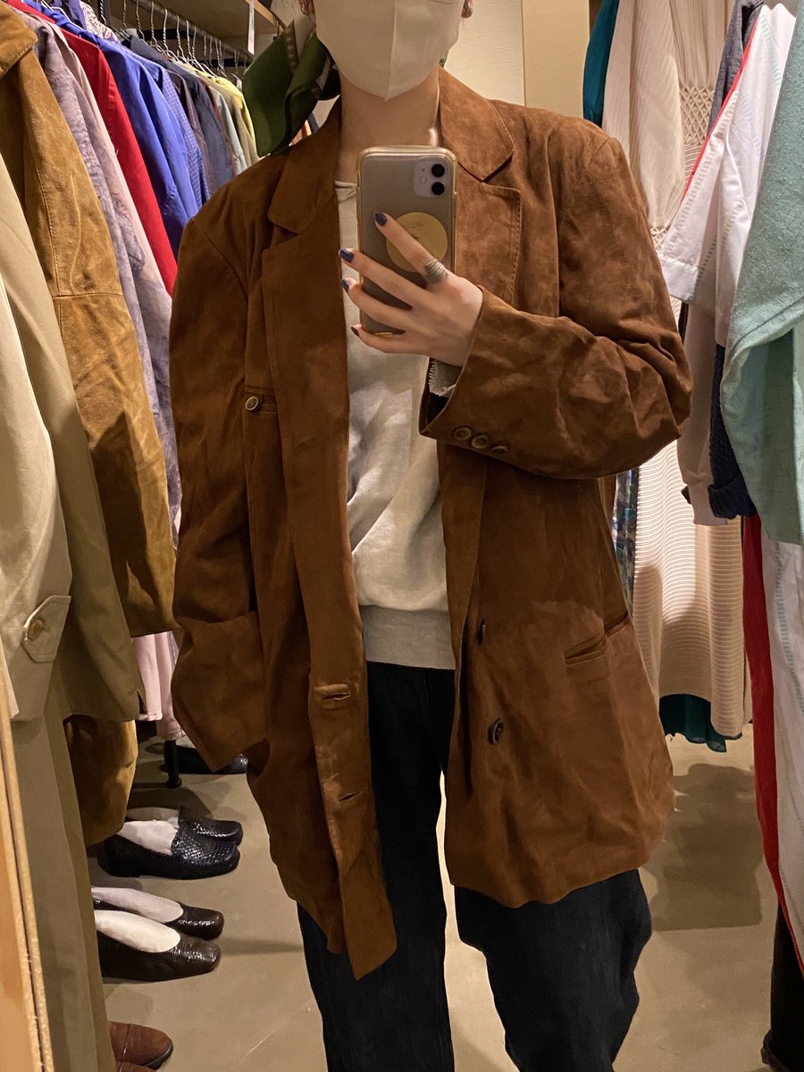 pichet_paseo's tweet photo. こんにちは！
本日もpichet openしております🍁🍂

今回のおすすめは"suède jacket"です！
秋先になると集めたくなるレザーアイテム ◯
ゆったりサイズなので、男性の方にもおすすめです！

他にもレザーアイテム入荷しておりますので、是非お越しください😌 https://t.co/O01mFwnlZY