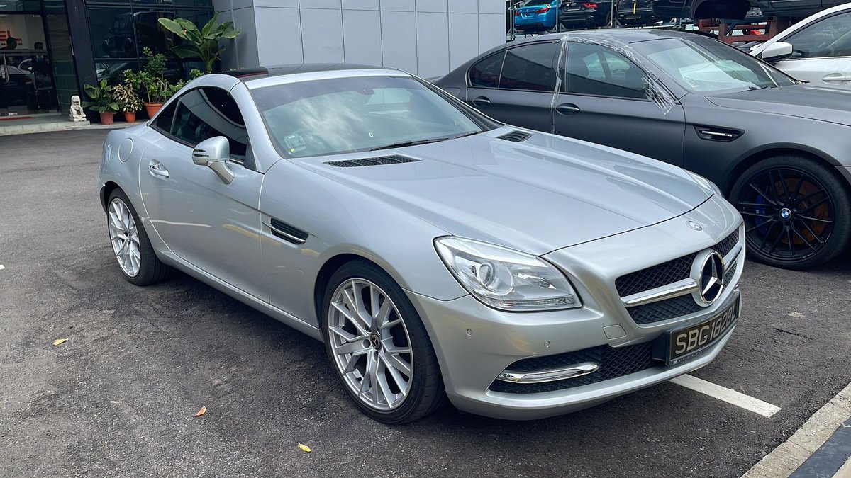 propelauto's tweet photo. Mercedes W172 SLK200 car arrived for scrapping at #PropelAuto 

Grabbers come n Grab parts for your car now🤳✍️😎

#W172 #SLK #Singapore #spareparts #ScrapYard #Woodlands #MercedesBenz #Scrap #Autoparts #Carparts #Genuine #Original #SocialMedia #DigitalMarketing #Grab #Cars #Now https://t.co/Dpm5hhbHBG