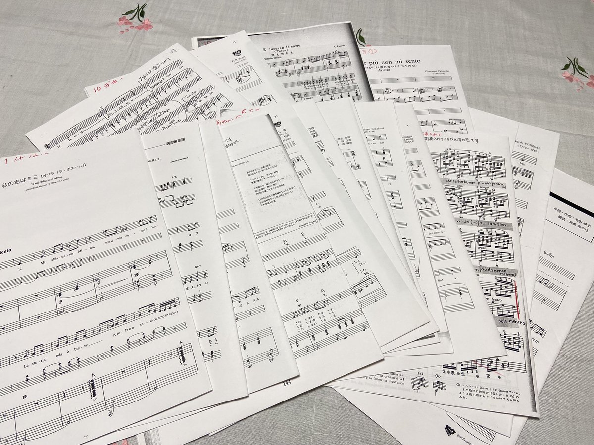 kozuen611's tweet photo. 発表会まるっと伴奏の楽譜たち🎼
オペラ、歌曲、ポップス、ミュージカル、合唱曲、映画音楽、なんでもあってこういうの楽しい😊 https://t.co/O2dTRCcPeM