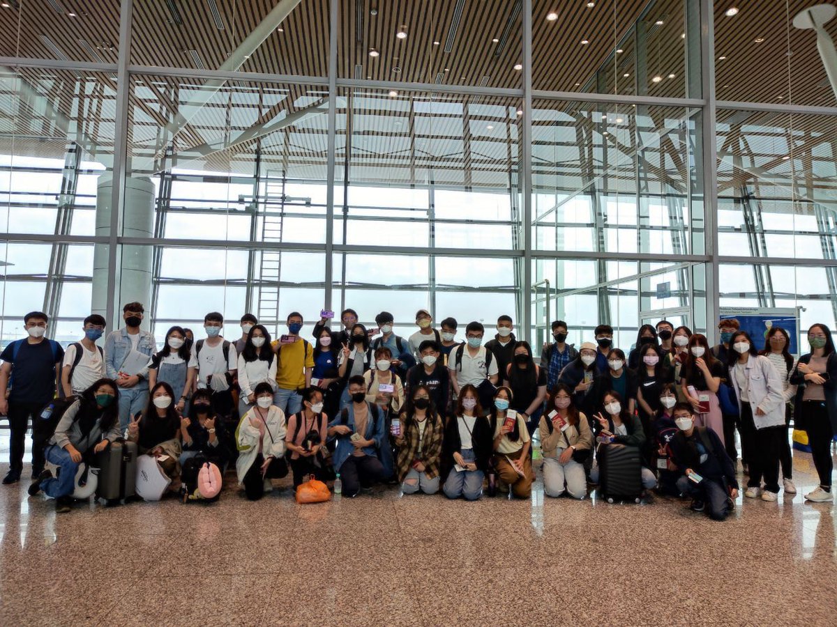 msiabacktochina's tweet photo. Tmr there will be 2 MH Charter flights (B737) arranged by @MalaysiaMFA and @MAS to fly 300 Msian students* from KUL- PVG.
So far 450 Msian students have benefitted from the arrangement, but there will be more to come. 
Let's USE THE TAG #TerimaKasihWP_MAS to show them gratitude! https://t.co/0npKr1OhpV