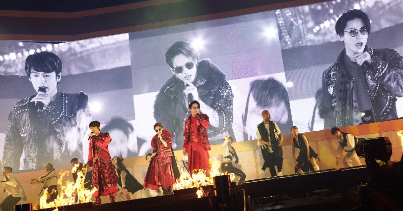 KATTUN_0322's tweet photo. LIVE DVD&amp;BD「#Honey」発売記念🎊
SHIBUYA TSUTAYAにて
パネル展＆衣装展の開催が決定！！

ツアーの場面写真パネルと、
LIVEで着用した衣装を展示🔥

展示期間:11月1日(火)～11月7日(月)
※都合により期間は変更となる場合がございます。
あらかじめご了承ください。

#KATTUN