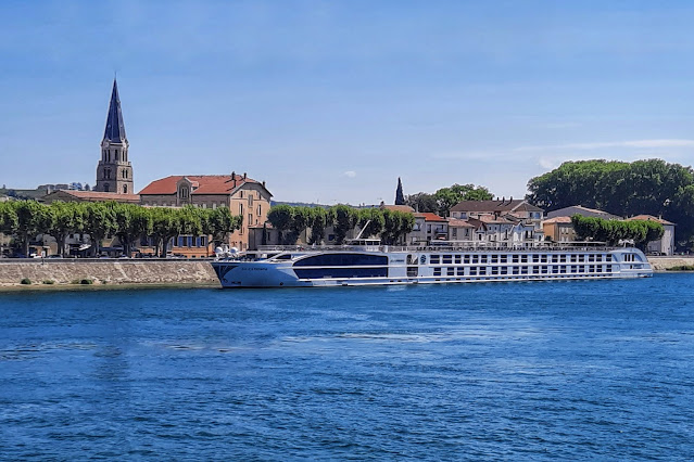 ScribblesSmiles's tweet photo. Dispatch from Avignon | Cruising the Rhône and Saône Rivers: Welcome aboard the S.S. Catherine where we will sail… https://t.co/5ePYdAz0li https://t.co/bDBNoeD9pA