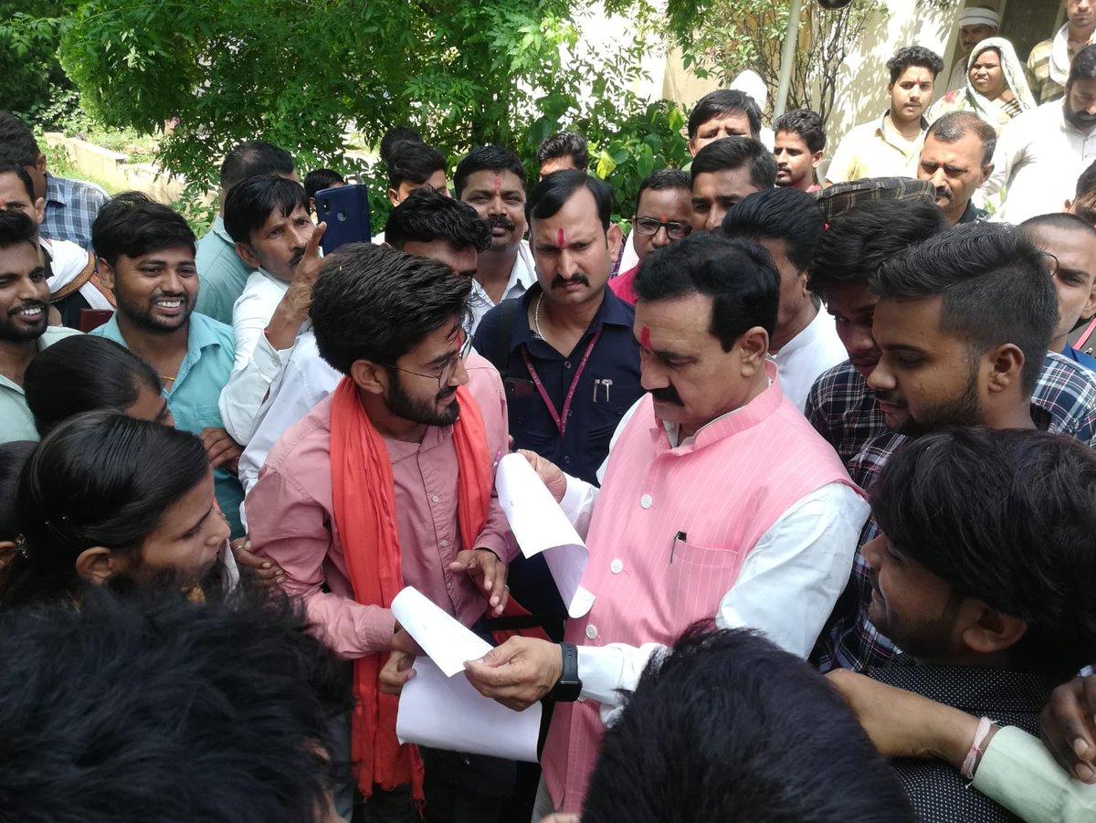 PramodGusain01's tweet photo. #51000_MPTET_VARG_3 

लकतंत्र का चौथा सभी न्यूज चैनल्स और मीडिया को 22 तारीक को भोपाल नीलम पार्क में बेरोजगार युवाओं का कवरेज करने के लिए आमंत्रित है।
@MPTakOfficial @ndtvindia @BBCHindi @ZeeMPCG @DainikBhaskar @Jagranjosh @Bhopal @BBCWorld @ABPNews @news24tvchannel @DDNewsHindi https://t.co/KTqbgkXMaM