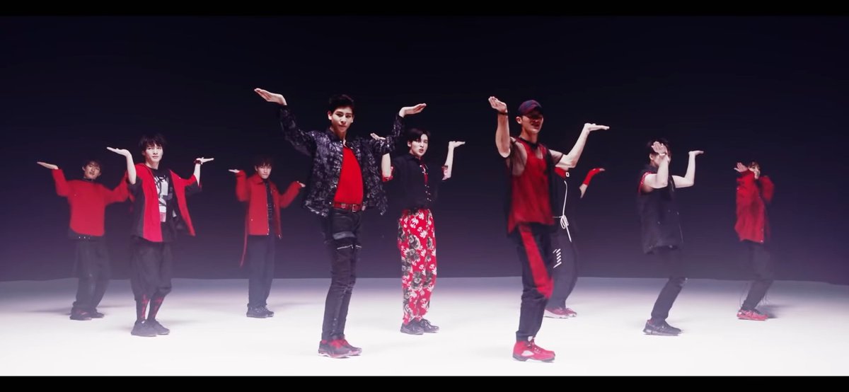meguroism's tweet photo. meguro's favorite suno outift is black and red combination outfits for yumyumyum spicy girl dance video AHA! https://t.co/eD1B807mZO