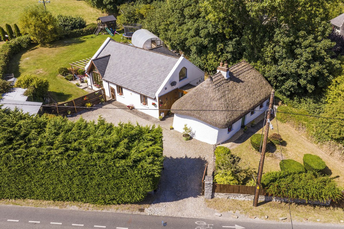 Perfect_ie's tweet photo. A quirky yet modernised cottage in Gormanston, Meath 💖🏘️🌱
https://t.co/Uqu4XLmE5r
#gormanston #meath #forsale https://t.co/3NrSYKrN13