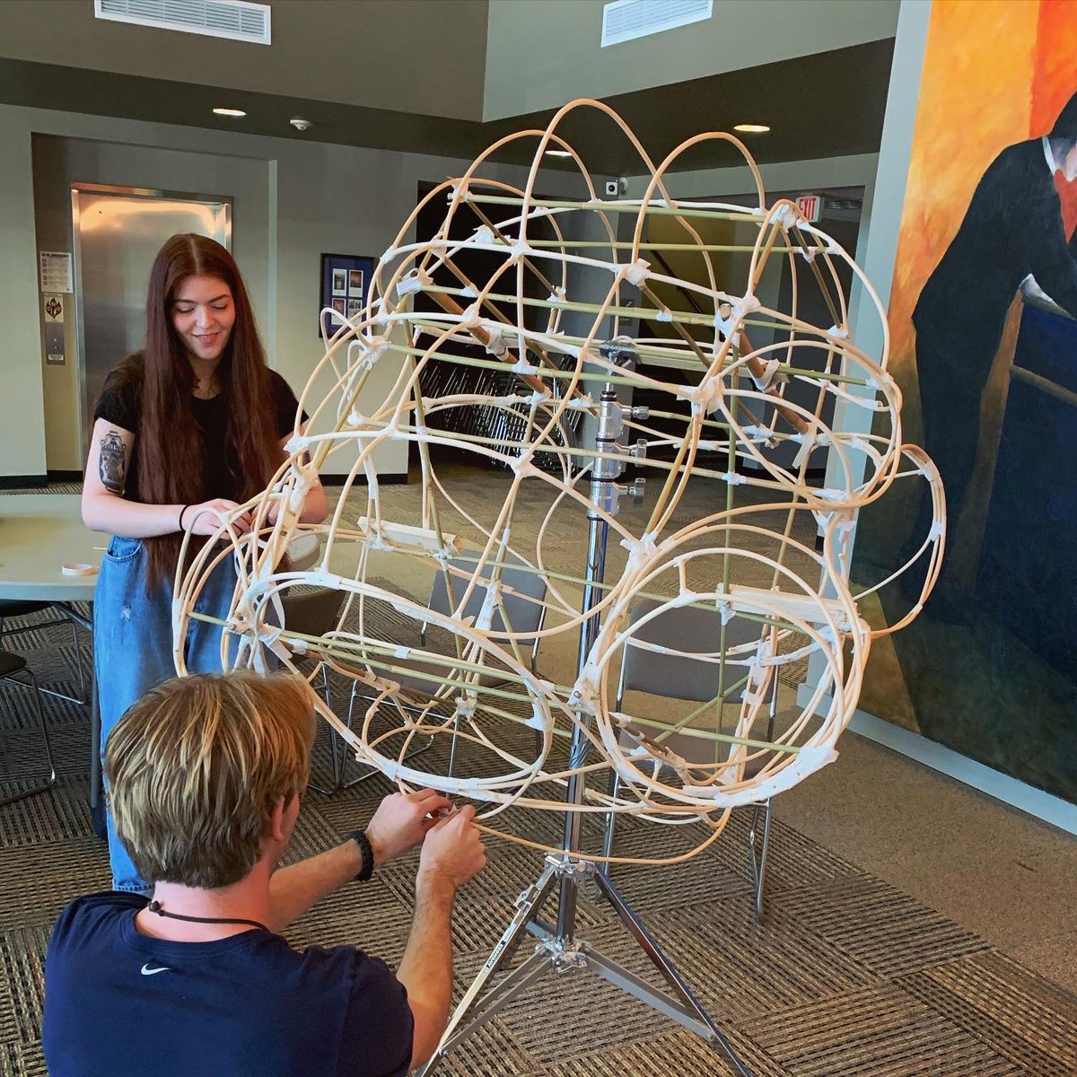 ThingumaTheatre's tweet photo. Day three of 10-day giant #lanternpuppet done at @WilliamPennU #Oskaloosa Iowa. We’re building 2 different types of lantern #giantpuppets. Great crew of students and local artists here!
#oskygiantlaterns
#wmpenncreativearts
#mammothlycreative
#puppetry #puppetworkshop https://t.co/wb3L2fDJ1m