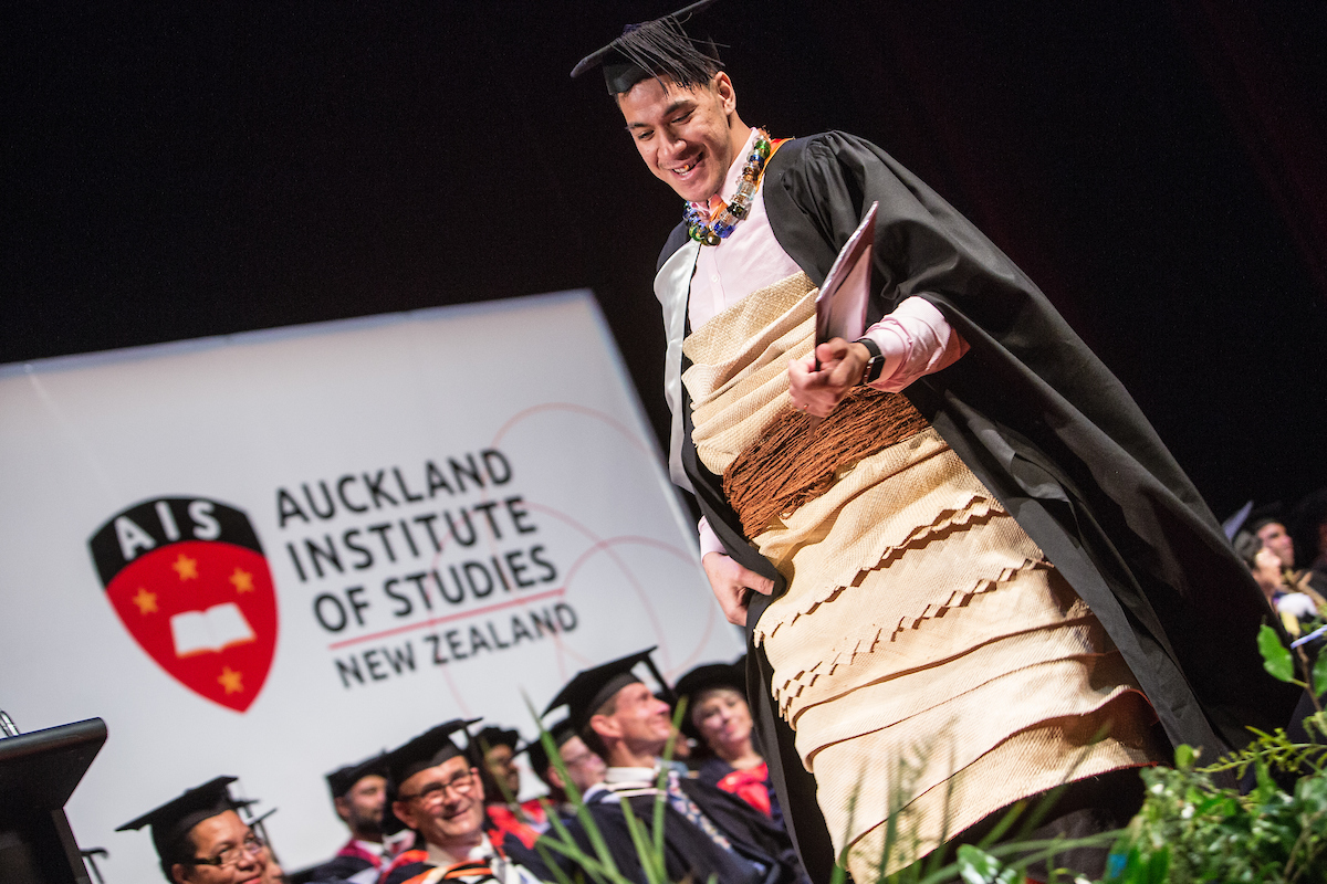 AIS_AucklandNZ's tweet photo. Have you applied to graduate at the 2022 Graduation Ceremony yet? The application to graduate deadline is this Friday, 23 September. Complete and submit the form if you wish to participate in the ceremony 👉https://t.co/vdO7ysCLZc #studyAIS https://t.co/3mWS2m6F7j